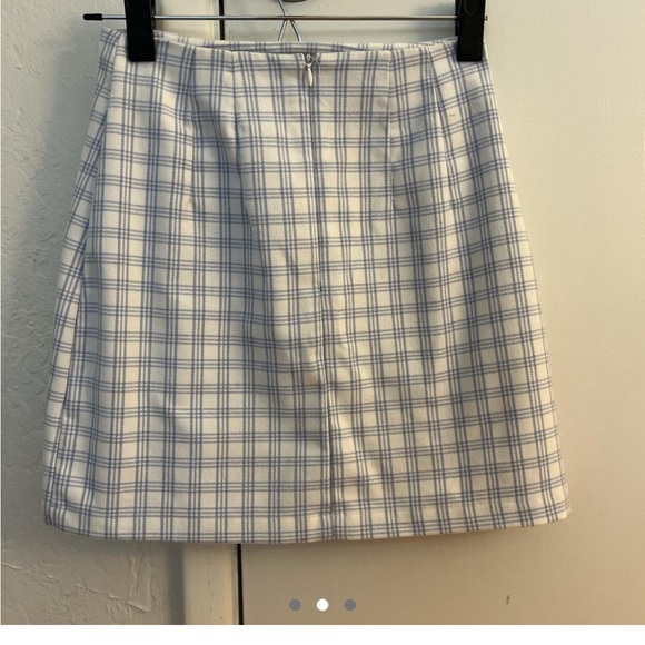 white and blue stripped brandy melville skirt - Picture 3 of 4